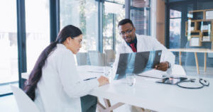 Orthopedic surgeons discussing about the Patient X-Ray