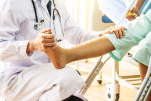 Doctor examining of the leg